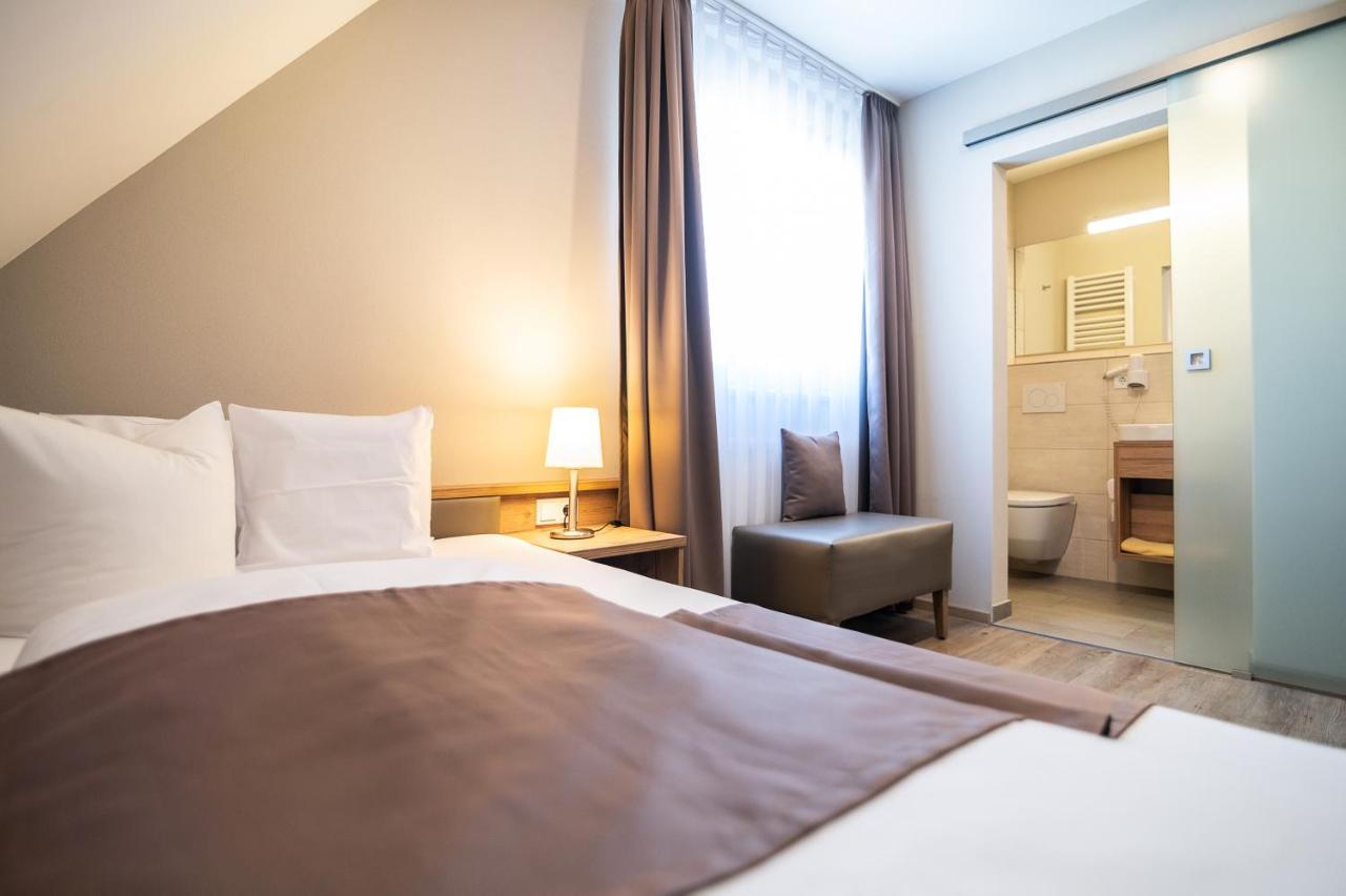 Hotel-Gasthof Neue Post Leutershausen  Екстер'єр фото