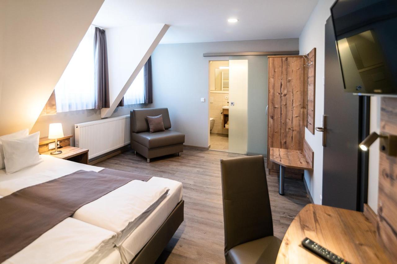 Hotel-Gasthof Neue Post Leutershausen  Екстер'єр фото