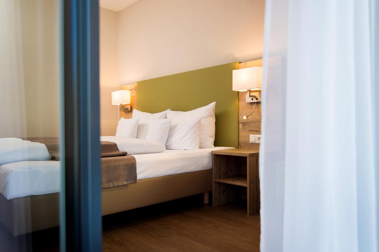 Hotel-Gasthof Neue Post Leutershausen  Екстер'єр фото
