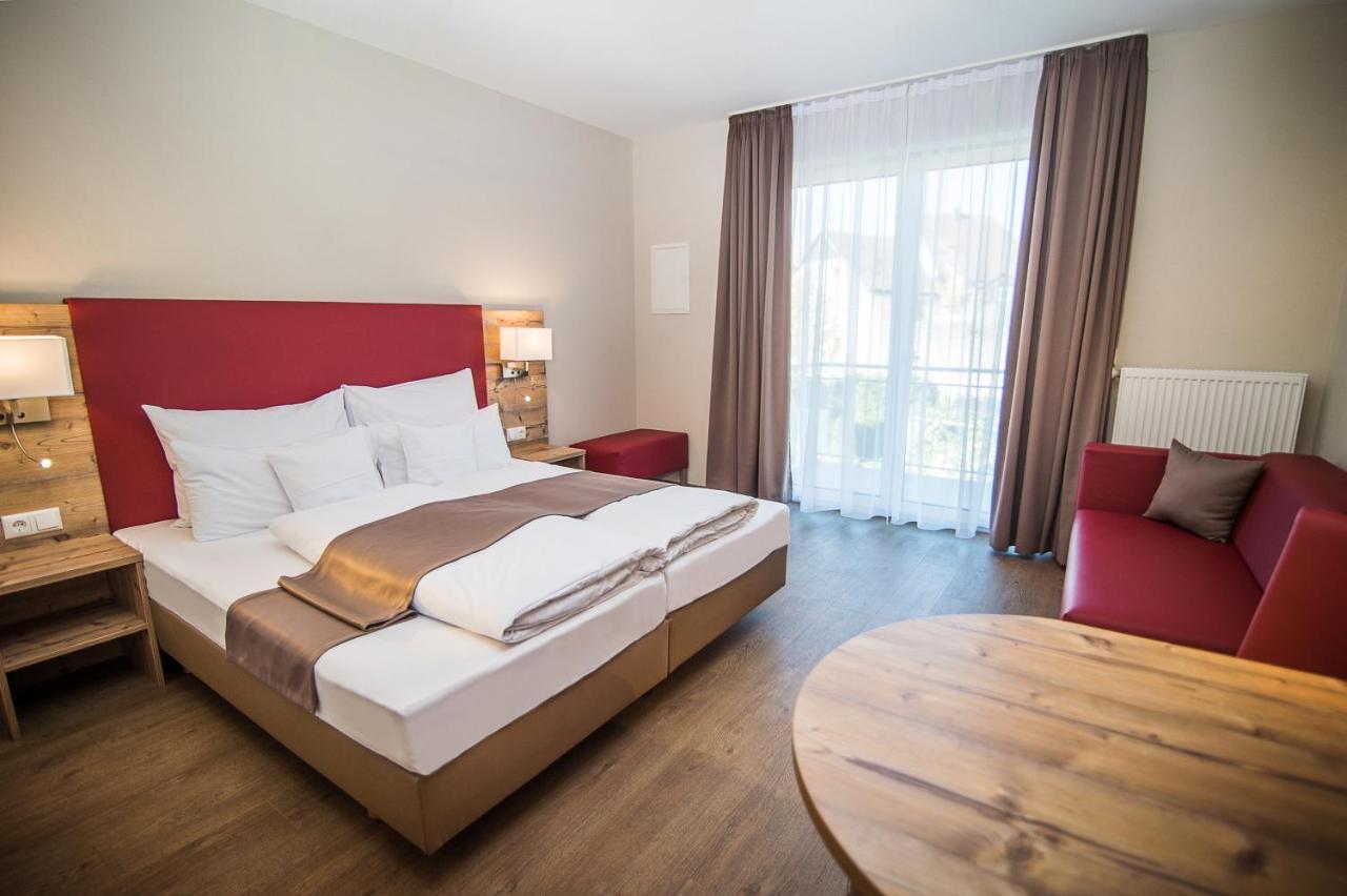 Hotel-Gasthof Neue Post Leutershausen  Екстер'єр фото