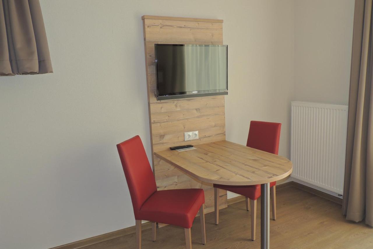 Hotel-Gasthof Neue Post Leutershausen  Екстер'єр фото