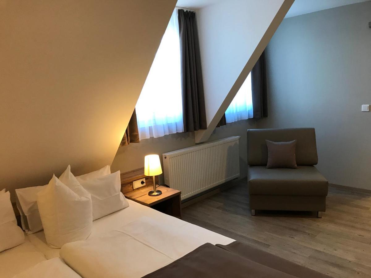 Hotel-Gasthof Neue Post Leutershausen  Екстер'єр фото